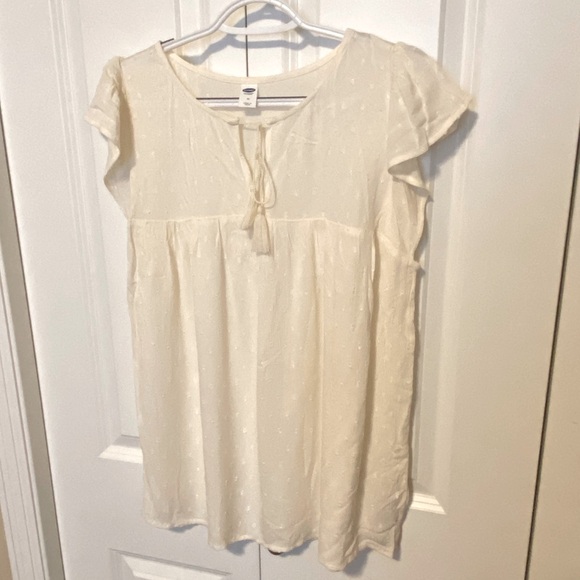 Old Navy ivory clip dot flutter sleeve top - Picture 2 of 7